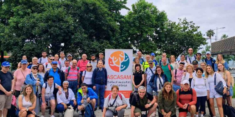 ASCASAM Salud Mental Cantabria durante la conmemoración de su 35 aniversario