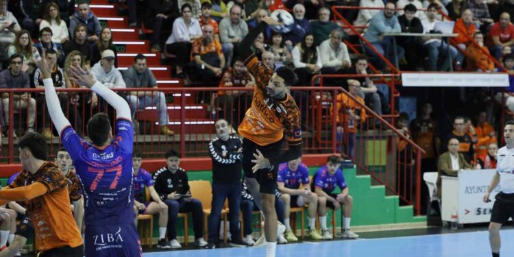 Bathco BM Torrelavega recibe al Barça