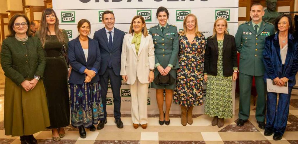La teniente coronel María Pilar Villasante recibe el Premio Mujer 2025