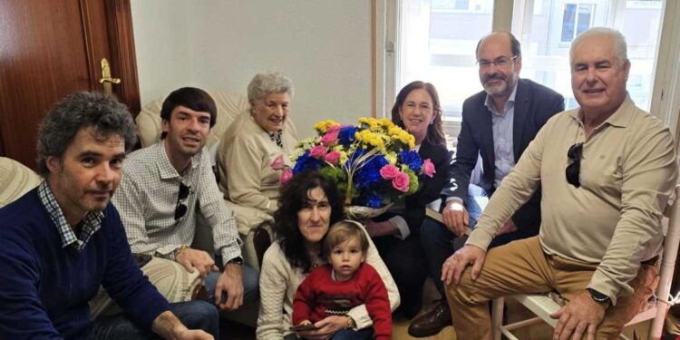Homenaje a la vecina Cándida Mazón