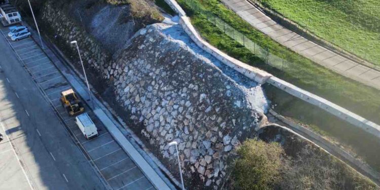 talud reparado del polígono industrial de Tanos-Viérnoles