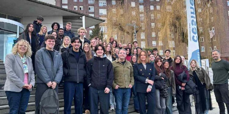 Estudiantes internacionales en Cesine en Santander