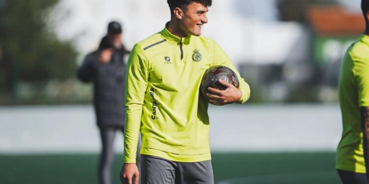 Jugador del Rayo Cantabria durante una sesión de entrenamiento