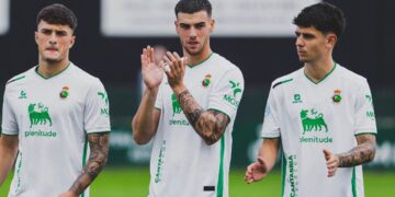 El Rayo Cantabria se enfrenta al Unión Popular Langreo en Astillero
