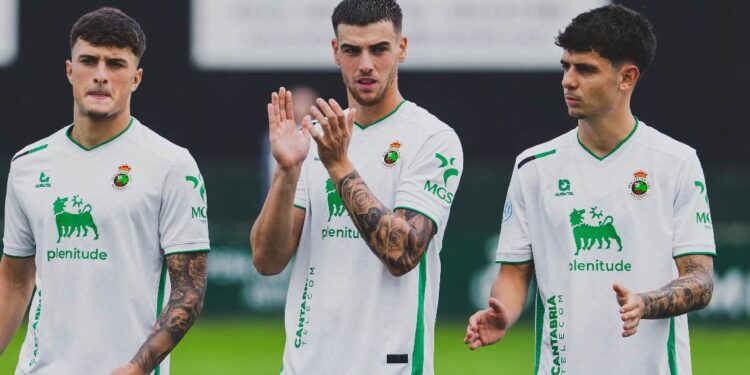 El Rayo Cantabria se enfrenta al Unión Popular Langreo en Astillero
