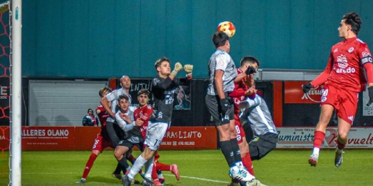 El CD Laredo gana y entra en los puestos de Playoff