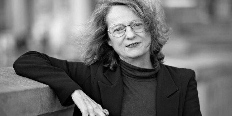 Marta Sanz presenta en Santander su nuevo libro de poesía Amarilla
