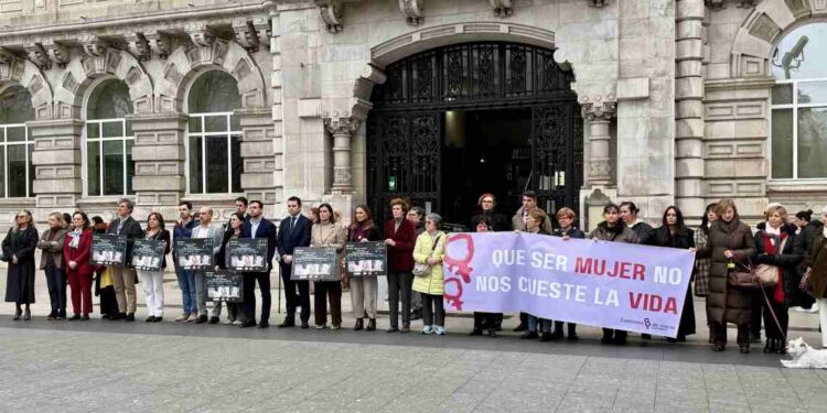 Santander recuerda a las siete últimas mujeres víctimas de violencia de género
