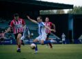 La gimnastica durante una acción de juego en un partido liguero