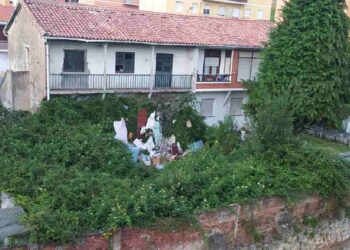 vivienda abandonada en Barreda