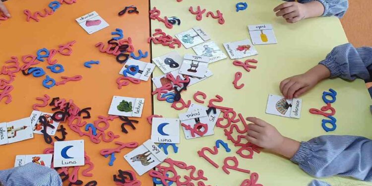 ayudas para la compra de libros y material escolar