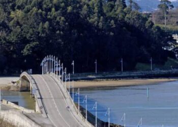 Obras de emergencia en el puente ría de Cubas entre Somo y Pedreña