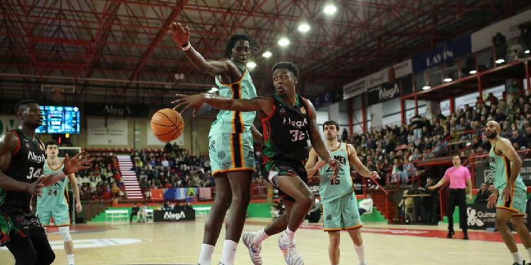 Grupo Alega Cantabria juega en Son Moix