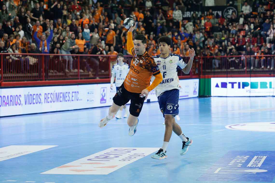 El Bathco BM Torrelavega pierde ante el BM Granollers 33-35