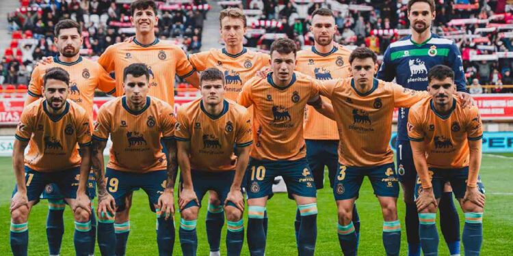 Once inicial del Racing ante la cultural Leonesa