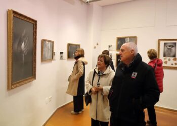 Exposición Femenino Plural