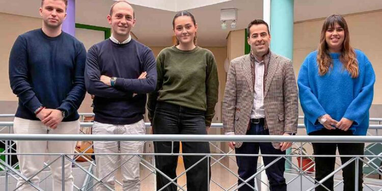 SRE incorpora a cuatro jóvenes