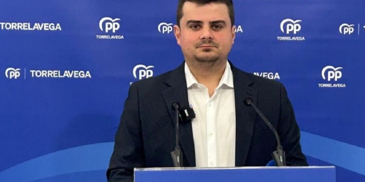 El PP de Torrelavega lleva al pleno balos del malecón
