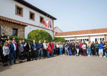 Minuto de silencio en el CIFP La Granja por la tragedia de El Bocal