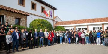 Minuto de silencio en el CIFP La Granja por la tragedia de El Bocal