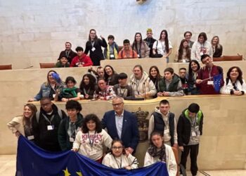 Alumnos en el Parlamento de Cantabria