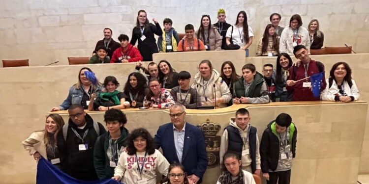 Alumnos en el Parlamento de Cantabria