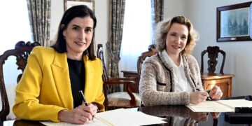 Firma convenio Programas de salud escolar en centros de Santander