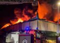 Incendio en el polígono de los Tánagos (Val de San Vicente)