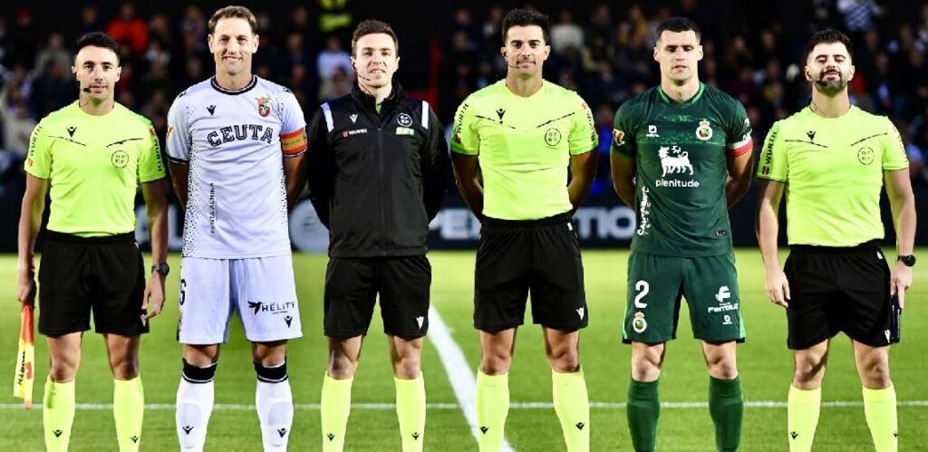 Trio arbitral y capitanes del Ceuta Racing