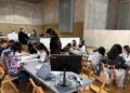 Alumnos de CESINE durante un taller de diseño en la Feria de Enseñanzas Artísticas de Cantabria