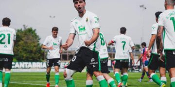 Jugadores del Rayo Cantabria celebrando la victoria