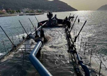 Labores de dragado en el puerto de Santoña