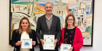 Presentación del manual contra el acoso escolar en Torrelavega