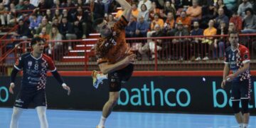 Jugador Bathco BM Torrelavega durante un partido