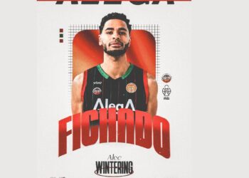 Alec Wintering con la camiseta del Alega