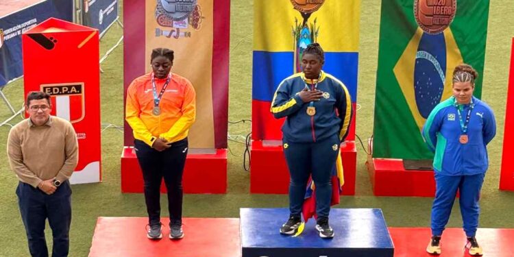 Andrea Njimi medalla de plata