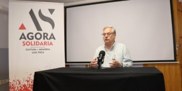 Antonio Gómez Movellán durante la conferencia sobre Estado laico en Santander