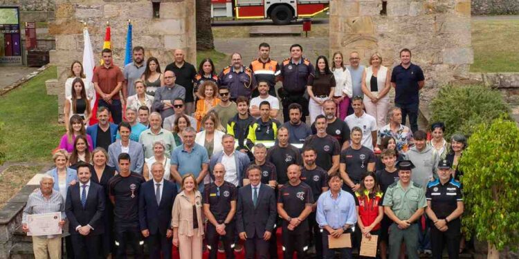 Autoescala bomberos de Camargo