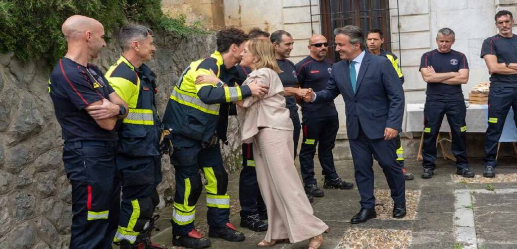 Autoescala bomberos de Camargo