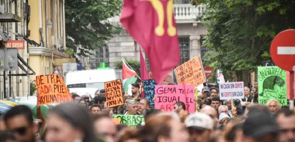 Manifestación Cantabria para Vivir centro de Santander