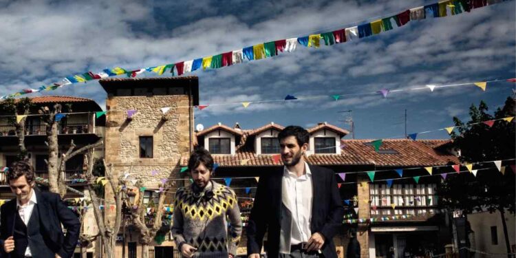 Fotograma de la película Primos rodado en Comillas