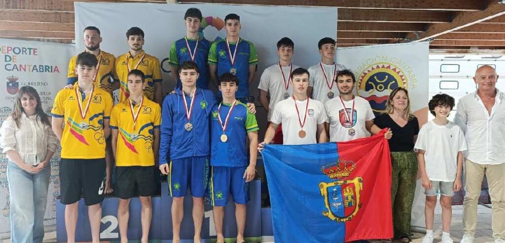Pódium de relevos masculino2 celebrados en la piscina de Cross en Camargo