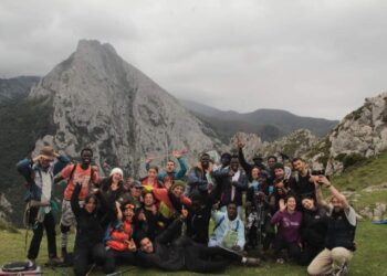 Participantes de Almenara en una ruta de montaña