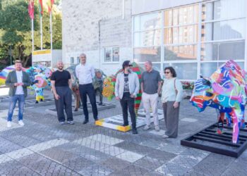 Esculturas del proyecto Los Bisontes junto al pabellón Vicente Trueba de Torrelavega