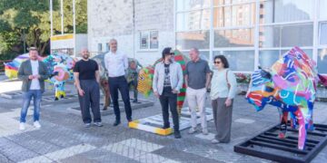 Esculturas del proyecto Los Bisontes junto al pabellón Vicente Trueba de Torrelavega