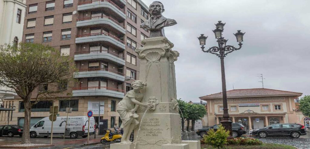 Monumento dedicado al doctor Ruiz de Rebolledo
