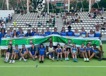 Atletas del Atletismo Piélagos celebran el triunfo en la Final B