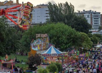 Atracciones y público en San Juan en Maliaño