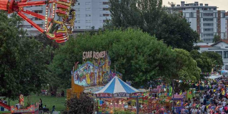 Atracciones y público en San Juan en Maliaño