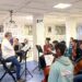 Ensayo de Sonrisas y lágrimas con alumnado y orquesta en Torrelavega